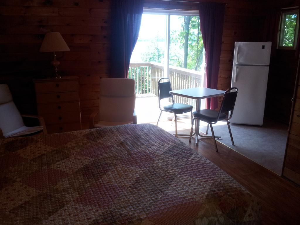 Red Lodge Resort Little Current Oda fotoğraf